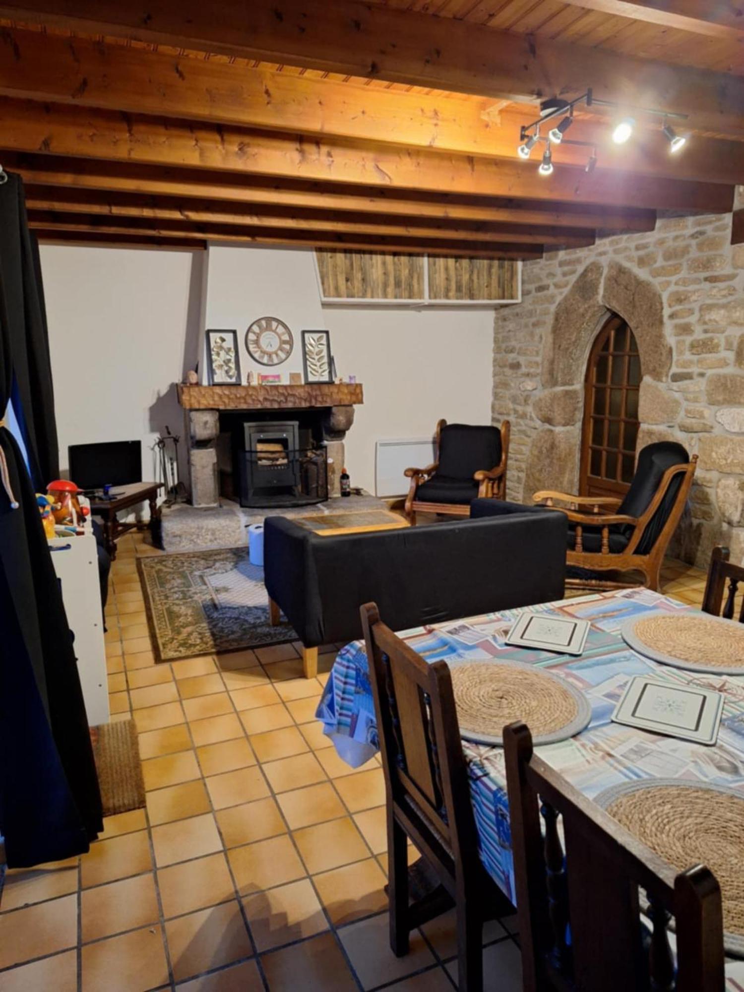 Gite Des Monts D'Arree La Feuillee Exterior photo
